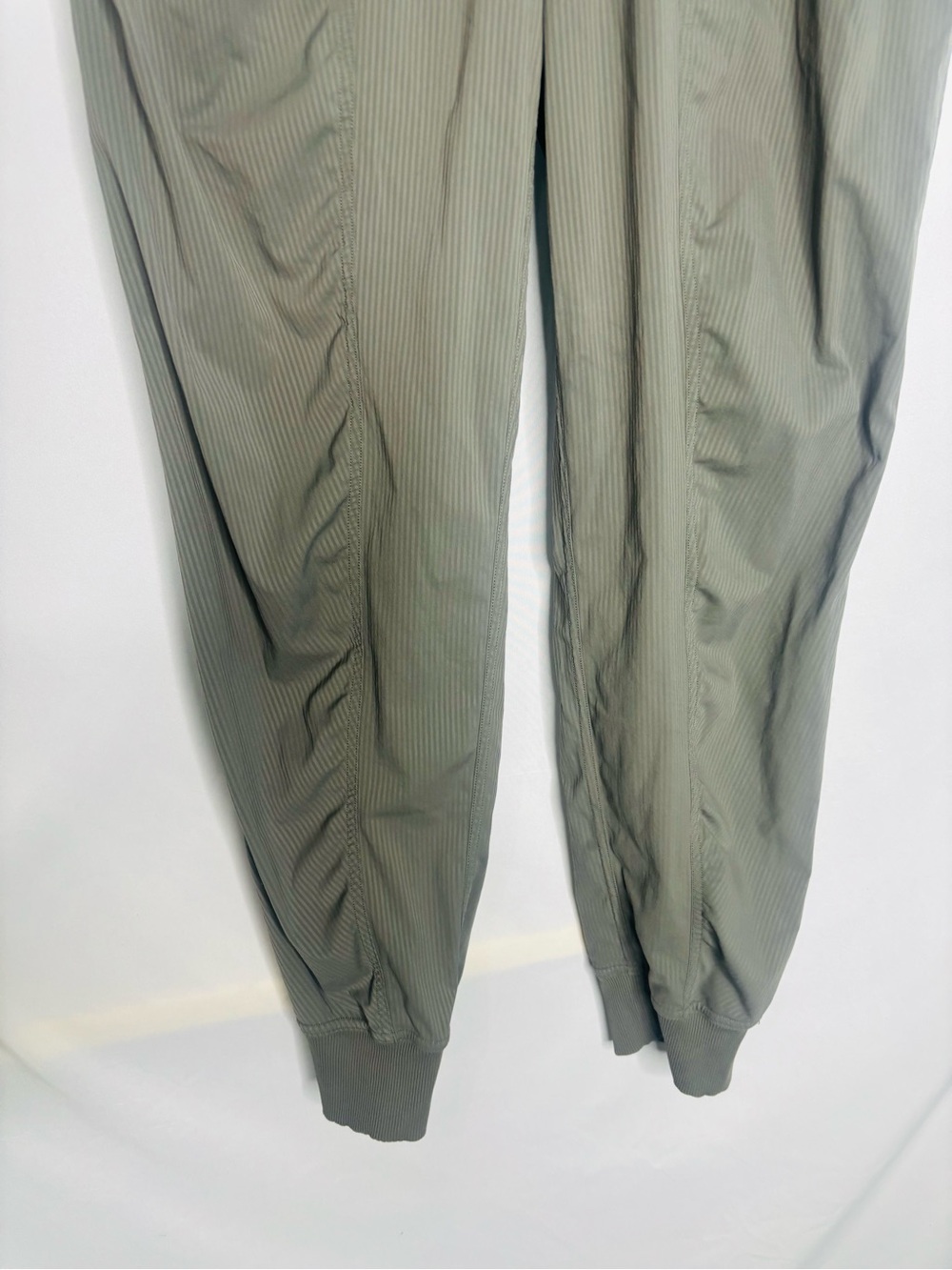 Lululemon Dance Studio Joggers in Sage green - Picture 7 of 11